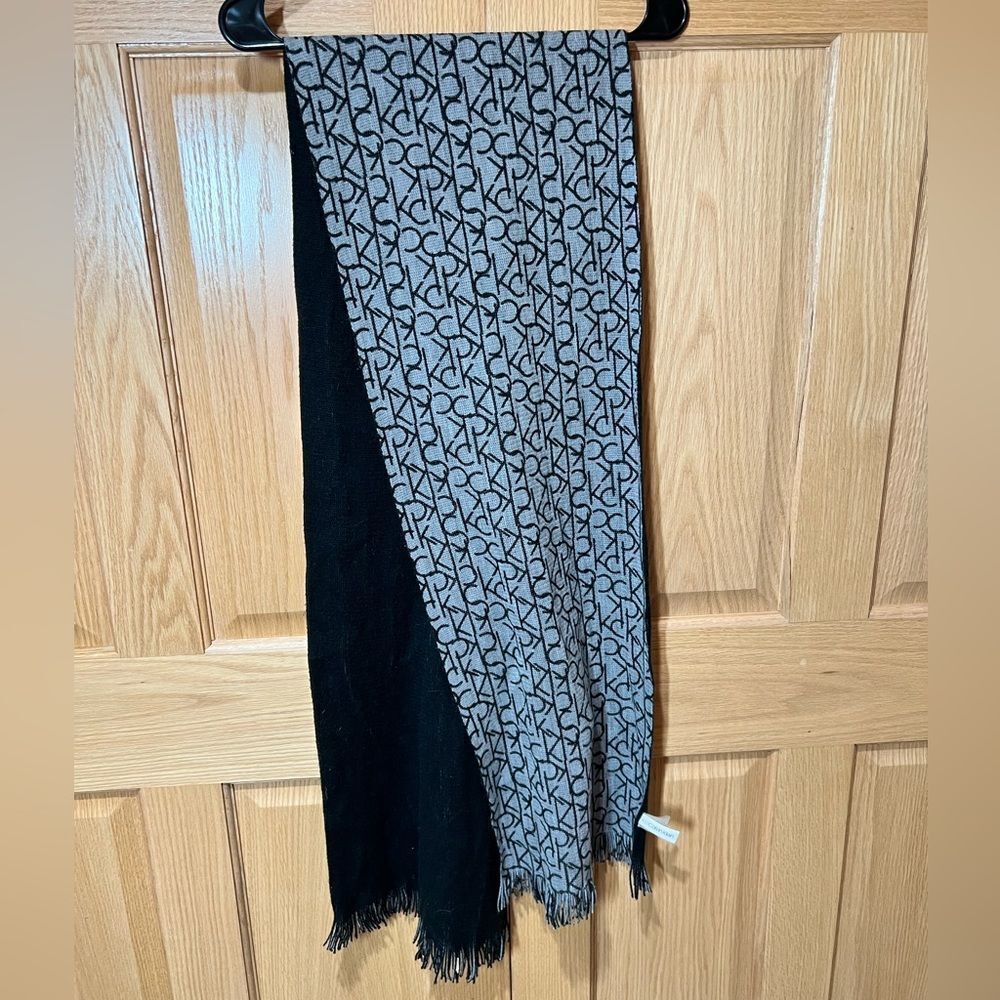 Calvin Klein Scarf 100% Acrylic Reversible Black And Gray